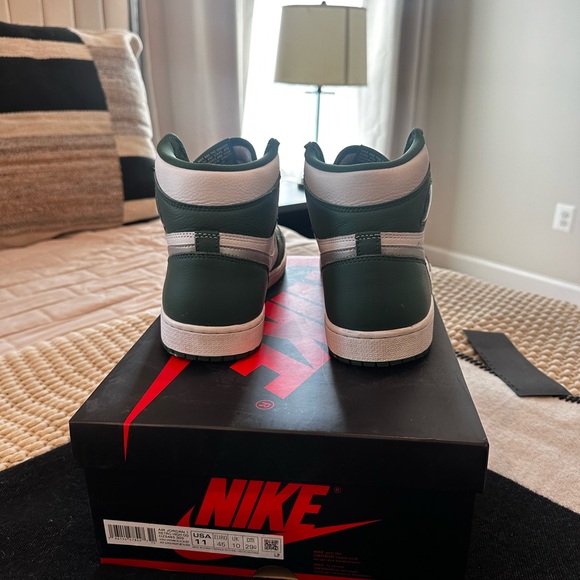 Retro Air Jordan High OG, Green/Metallic Silver, Size: 11 - Picture 2 of 3